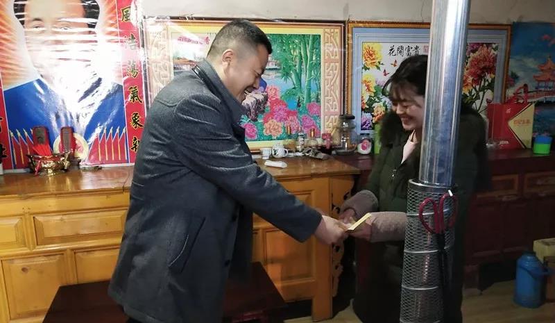 堅(jiān)持精準(zhǔn)幫扶，合力脫貧攻堅(jiān)——市龍江城鄉(xiāng)發(fā)展集團(tuán)、隴南太平洋財(cái)險(xiǎn)公司聯(lián)合開(kāi)展幫扶文縣橋頭鎮(zhèn)安子坡村2019年春節(jié)慰問(wèn)活動(dòng)