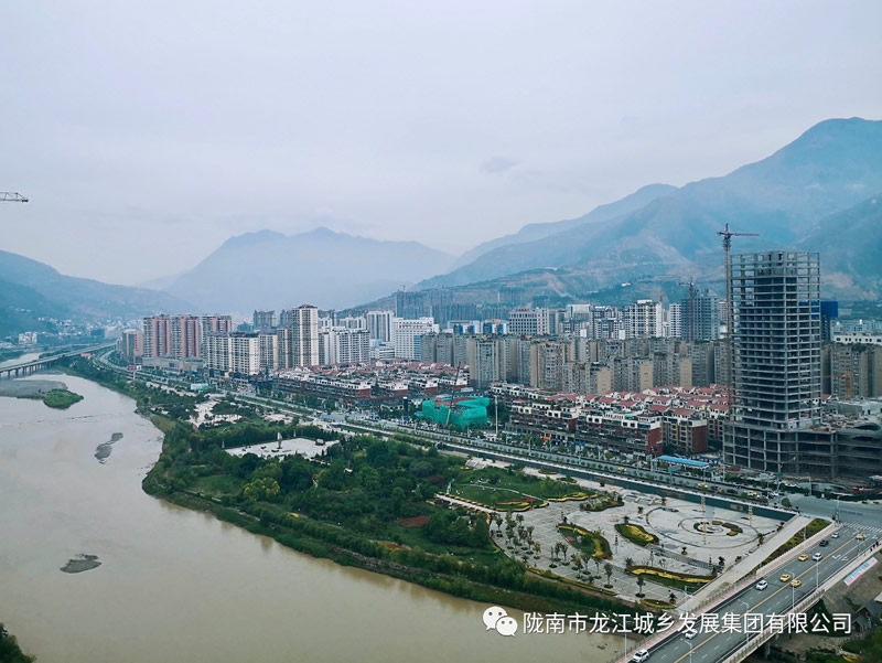 匠心傾注、喜封金頂——龍江?雙子座商住小區(qū)主體順利封頂