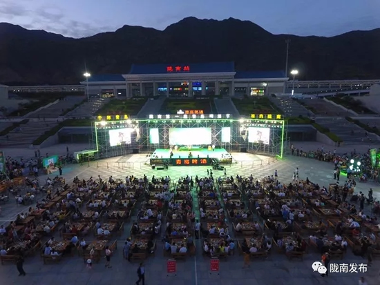 好嗨喲！隴南第一屆青島啤酒節(jié)開(kāi)幕啦，為期8天