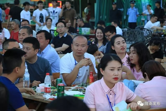 好嗨喲！隴南第一屆青島啤酒節(jié)開幕啦，為期8天