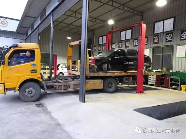 金錘鈑金，銀槍噴漆！龍江汽修值得信賴！