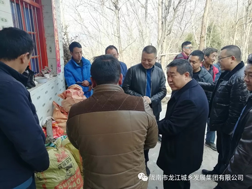 市龍江集團在文縣橋頭鎮(zhèn)安子坡村開展“解難題、辦實事、送溫暖”活動